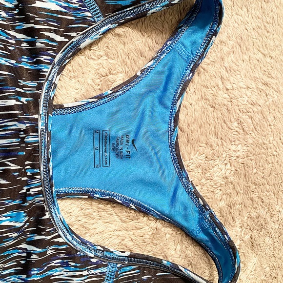 Nike sports bra - Picture 2 of 3